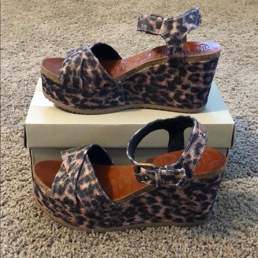 Cheetah print platform wedges size 8